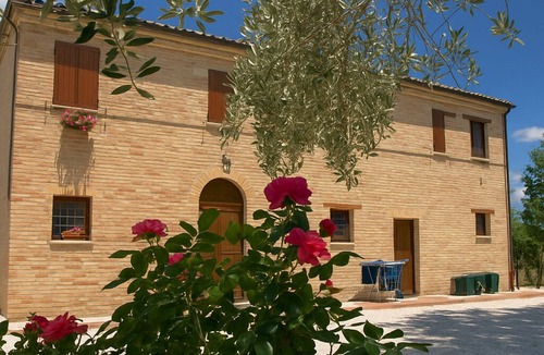 Macerata Apartment | Farmhouse with pool in the Marche region. Farmhouse with swimming pool in the Marche