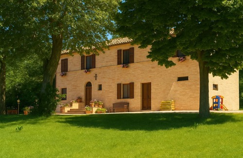 Macerata Apartment | Farmhouse with pool in the Marche region. Farmhouse with swimming pool in the Marche