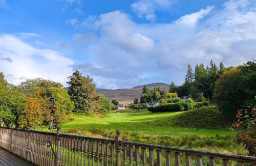 Roybridge House | Fersit Log Cottage