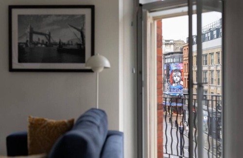 Chinatown Apartment | Flat 3 · home.ly – Central London West End Apartment