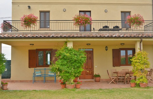 Castel Frentano Villa | Fully restored country villa with pool set in private gardens