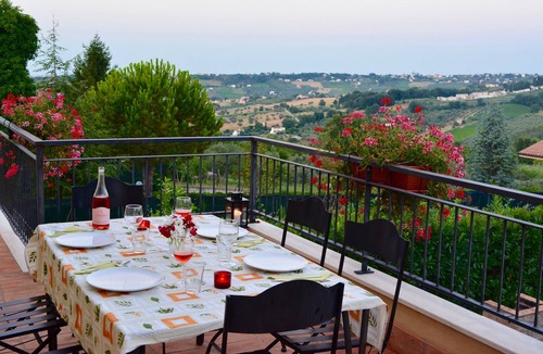 Castel Frentano Villa | Fully restored country villa with pool set in private gardens