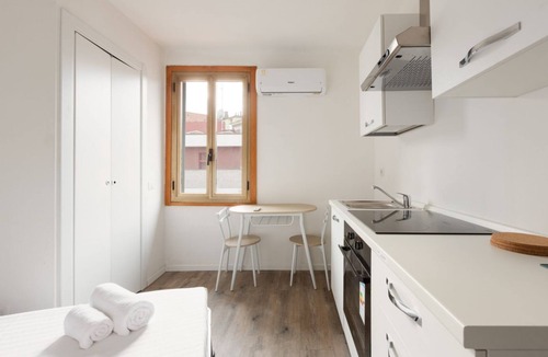 Zona Farini Apartment | Functional and modern 19 sqm studio, ideal for 2 people, located on the fourth floor of a building without lift. The accommodation is situated few steps away from the Maciachini MM, in a dynamic and well-serviced neighborhood of Milan. Perfect for single