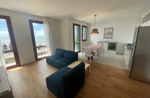 Old Town Apartment | Galleria Massimo Trilocale Frontemare - Agenzia Cocal