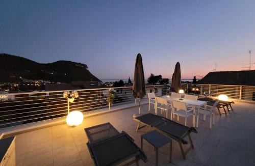 Garda Apartment | Garda view - Nuovo appartamento con solarium vista lago