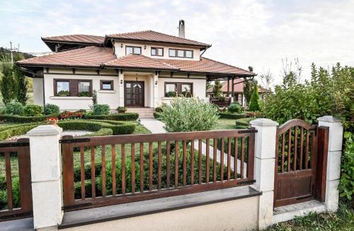 Mladenovac Villa | Glamping Home