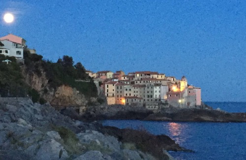 Tellaro Apartment | Glicine, unique location, independent apartment on the first floor of a villa