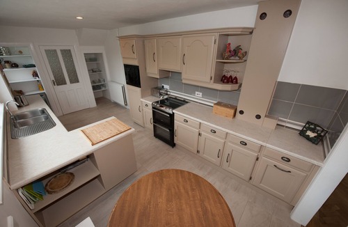 Crynant House | Gower Rhossili sleeps 12. Seaside, holiday home with large garden.