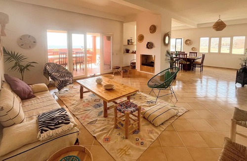 Imi Ouaddar Villa | Grande Villa en Première Ligne Plage