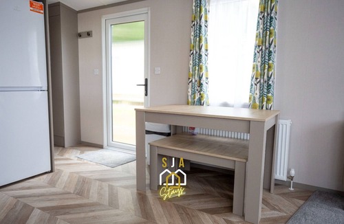 Grantown-on-Spey Apartment | Grantown Getaway - SJA Stays - Modern 2 Bed Static