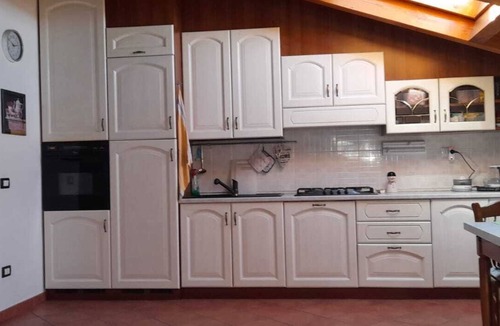 Caprino Veronese House | Graziosa Mansarda in Corte Privata