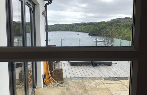 Tobermory House | Greenbank - stunning bay view property with hot tub and sauna!