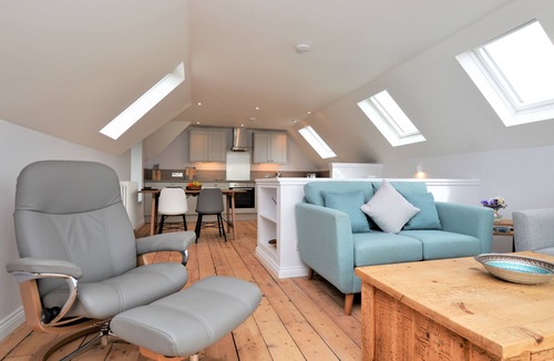 Strachur Villa | Greenlea -Scenic loch-side location, coastal retreat boasts spectacular sea views, sleeps 4