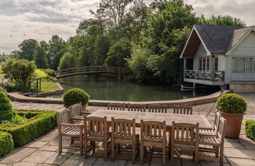 Alderley House | Grindstone Mill - sleeps 12 guests in 6 bedrooms