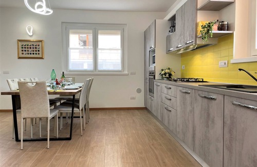 Intra Apartment | HAPPY DAYS with garden and parking.