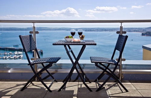 Torquay City Centre Apartment | Harbour View, Luxury 5 star Apartment, Stunning Views, Location Free Parking