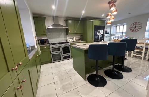 Portaferry House | Harbour View on the Lough Edge with Hot Tub