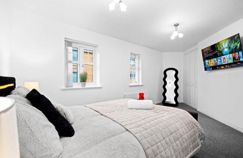 Tipton House | Harmony House 3 Bedroom New Build for Families, Contractors, Black Country Museum Sleeps 6