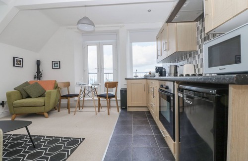 Coverack Cottage | HEADLAND APT 17, country holiday cottage, with a garden in Coverack