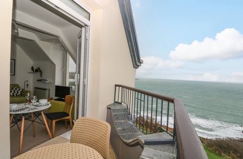 Coverack Cottage | HEADLAND APT 17, country holiday cottage, with a garden in Coverack