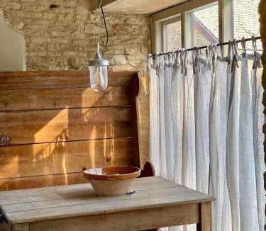 Duns Tew House | Highend Cotswold Barn near Soho Farmhouse & Daylesford