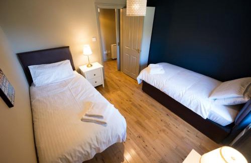 Tobermory Apartment | Hillside Apartment