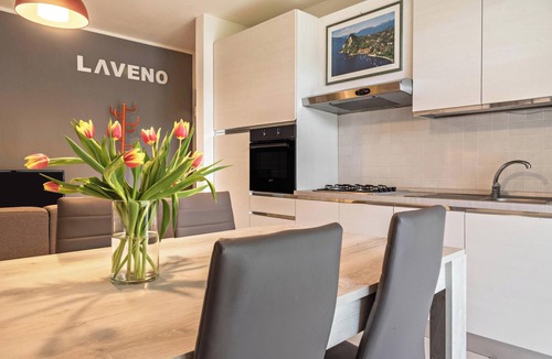Laveno Apartment | Holiday Apartment "Ormeggio Lago Maggiore" with Mountain View, Wi-Fi & Terrace