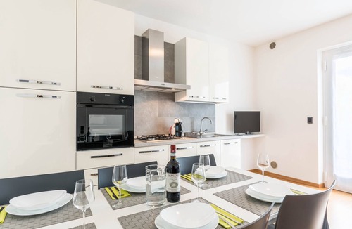 Malcesine Apartment | Holiday Apartment “Casa Stefi N2” close to lake Garda with Wi-Fi, Balcony, Garden & Pool