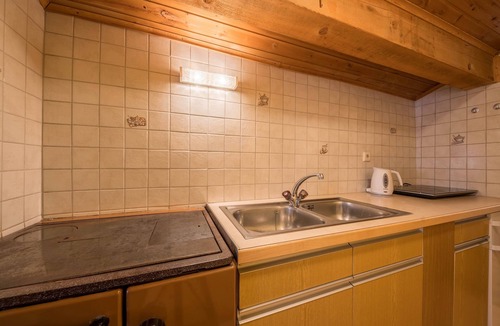 Senales Apartment | Holiday Apartment “Untervernatsch Enzian” with Balcony, Shared Outdoor Area & Wi-Fi