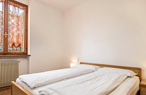 Malcesine Apartment | Holiday Apartment with Wi-Fi, Air Conditioning, Pool and Garden; Garage Available; Pets Allowed