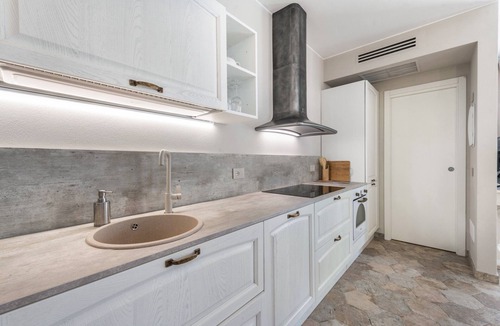 Soiano del Lago House | Holiday Home 'Abaye 3 Chianti Charm' with Lake View, Wi-Fi and Air Conditioning