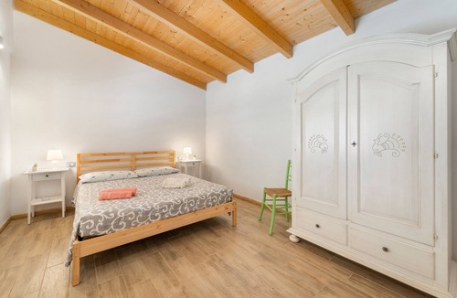 Buggerru House | Holiday Home 'Blanca' with Mountain View, Private Terrace and Air Conditioning