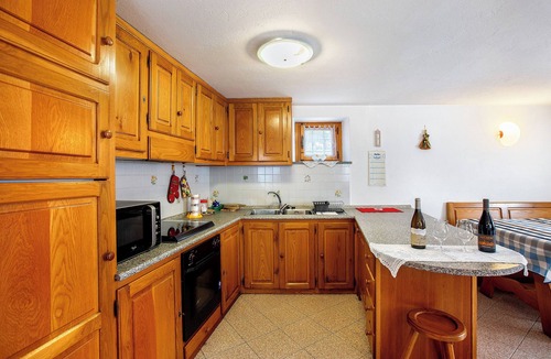 Verrayes House | Holiday Home 'Casa Vacanza Menfrey' with Mountain View, Private Garden and Balcony