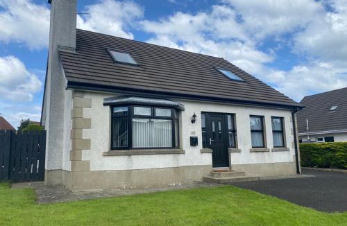 Ballycastle House | Holiday Home in Ballycastle - Fáinne na Cairde