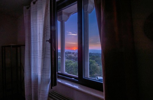 Stroncone House | Holiday Home 'In Villa Con Piscina' with Shared Pool, Wi-Fi and Air Conditioning
