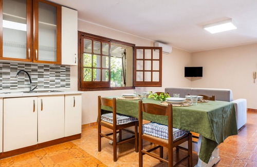 Su Forti House | Holiday Home 'Giardino Del Melograno' with Private Terrace, Wi-Fi and Air Conditioning