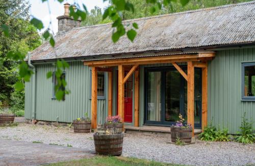 Beauly House | Holiday Home Kerrow Cottage by Interhome