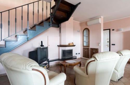 Villa Viani House | Holiday Home Villa Fontana Vecchia by Interhome