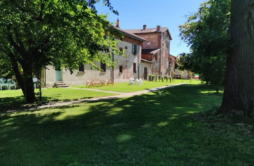 Vaprio d'Agogna House | Holiday house Vaprio d'Agogna for 1 - 14 persons with 5 bedrooms - Castle