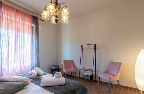 Ciggiano House | Holiday Home 'Nonno Ghigo House' with Private Garden, Wi-Fi and Air Conditioning