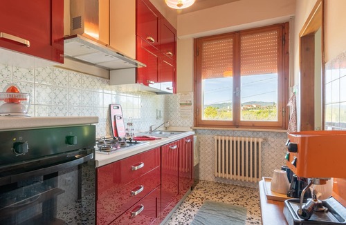 Ciggiano House | Holiday Home 'Nonno Ghigo House' with Private Garden, Wi-Fi and Air Conditioning