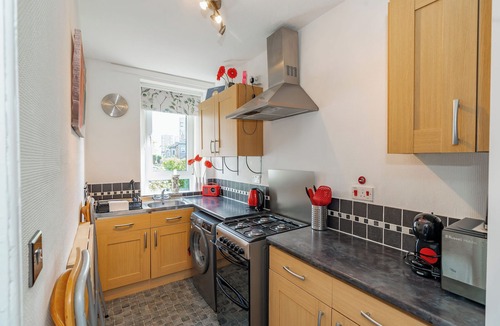 Restalrig Apartment | Home-from-home; 10 mins from city centre; Free on-street parking; Well-equipped