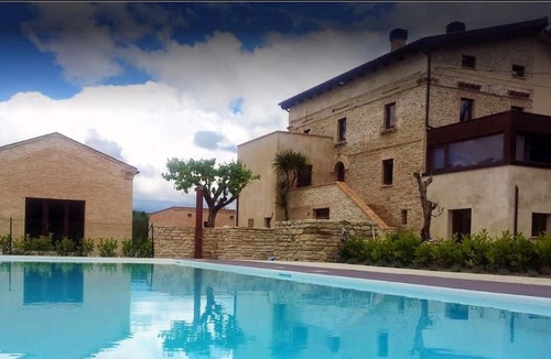 Montalto delle Marche Apartment | Homerez - Nice appartement for 4 ppl. with shared pool at Montalto delle Marche