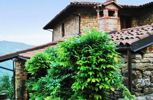 Mombarcaro Villa | Homerez - Spacious villa Mombarcaro with private pool.
