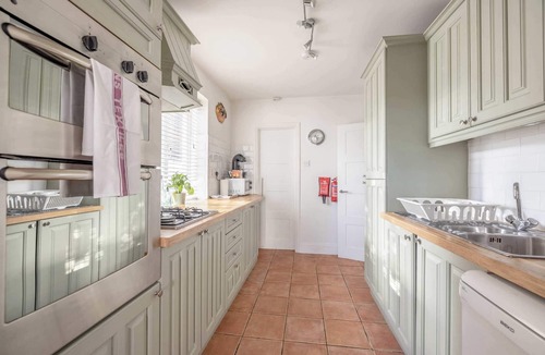 Fifield House | Host & Stay | Meadow Way