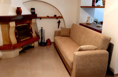 Castelli House | HOUSE AT THE FOOT OF THE WOOD OF MONTE CAMICIA