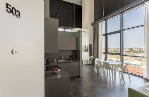 Mestre Apartment | Htm Tower - 503 - 504 Fragment Deluxe Plus by Halldis