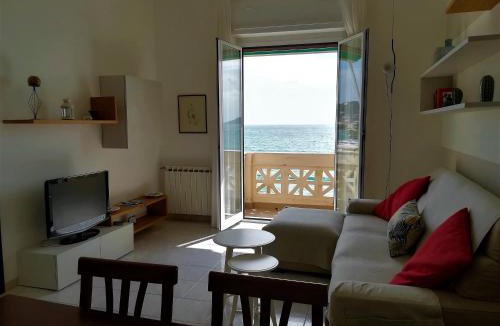 San Terenzo Apartment | Il faro dei poeti