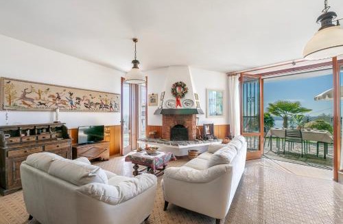 Massino Visconti Apartment | Il Poggio Radioso Lake View & Garden - Happy Rentals