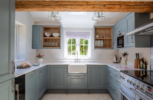 Charlbury Cottage | Inglenook Cottage - pet friendly in Charlbury